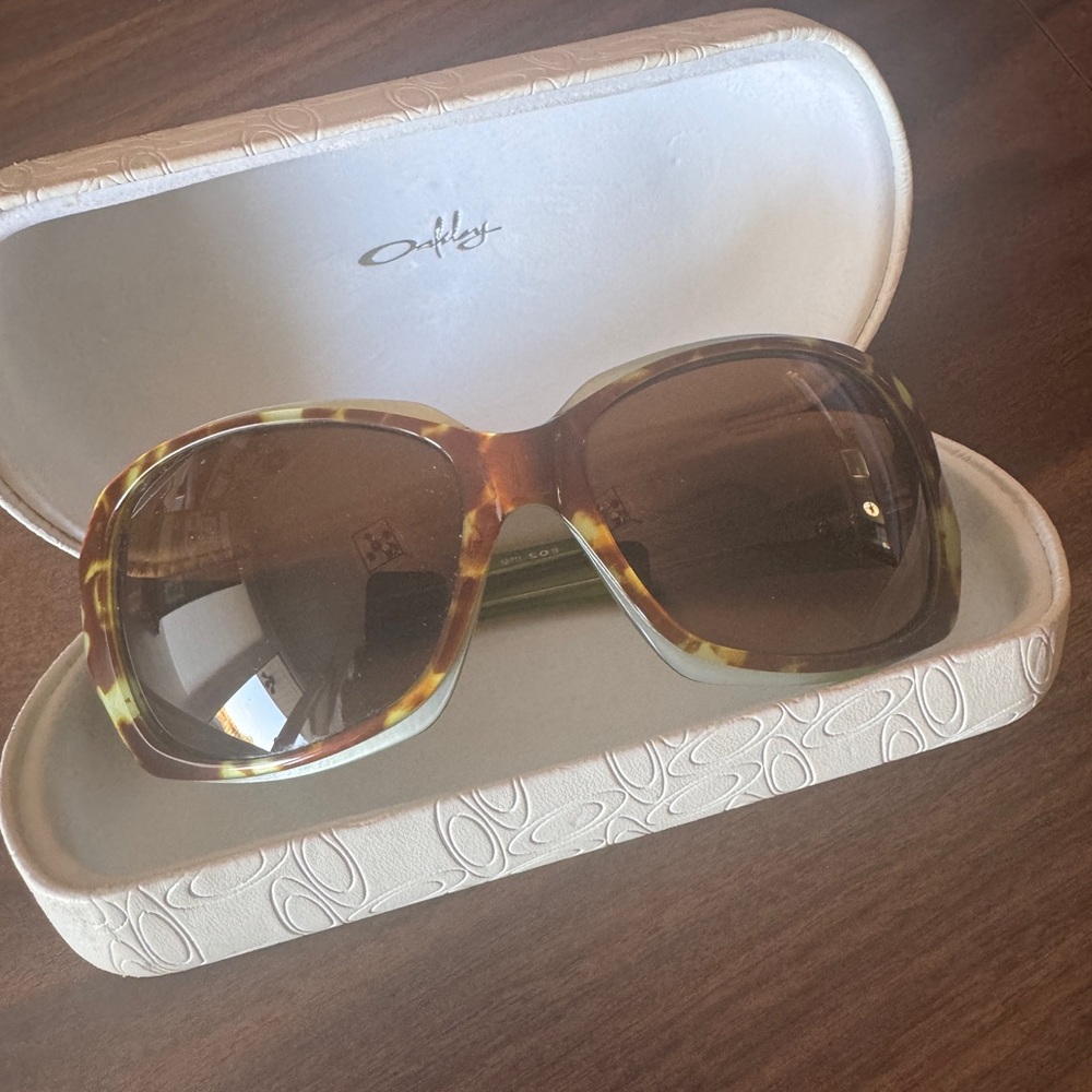 Vintage women’s Oakley Sunglasses Script 12-711 - bronze - tortoise